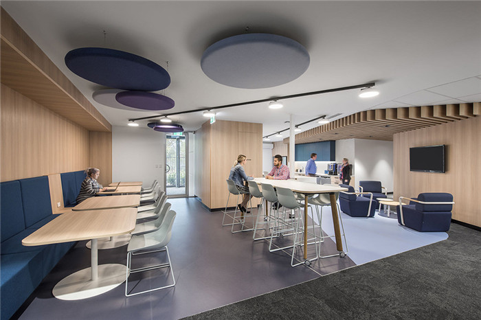 員工休閑區裝修設計-鄭州辦公室裝修推薦沉穩大氣的Cara總部辦公室裝修 員工休閑區裝修設計-鄭州辦公室裝修推薦沉穩大氣的Cara總部辦公室裝修