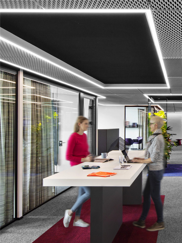 移動工作臺裝修設(shè)計(jì)-鄭州宏鈺堂推薦色彩繽紛的涂料公司總部辦公樓裝修 移動工作臺裝修設(shè)計(jì)-鄭州宏鈺堂推薦色彩繽紛的涂料公司總部辦公樓裝修