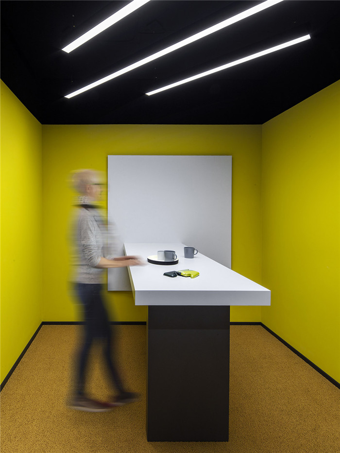 鄭州宏鈺堂推薦色彩繽紛的涂料公司總部辦公樓裝修實(shí)景圖 鄭州宏鈺堂推薦色彩繽紛的涂料公司總部辦公樓裝修實(shí)景圖