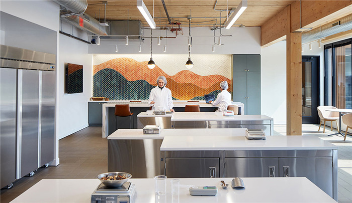 溫暖時尚的工業風食品制造集團總部辦公室裝修方案 溫暖時尚的工業風食品制造集團總部辦公室裝修方案