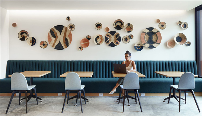 溫暖時尚的工業風食品制造集團總部辦公室裝修方案 溫暖時尚的工業風食品制造集團總部辦公室裝修方案