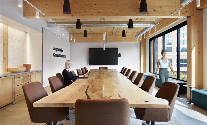 溫暖時尚的工業風食品制造集團總部辦公室裝修方案 溫暖時尚的工業風食品制造集團總部辦公室裝修方案