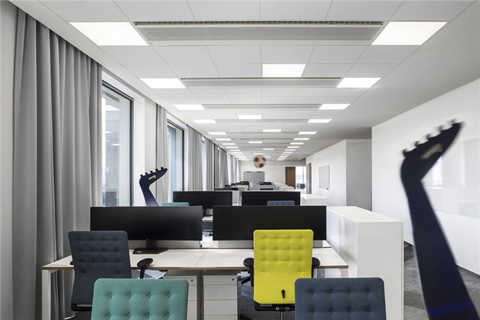 敞開辦公區裝修設計-簡約北歐風體育博彩公司辦公室裝修設計方案