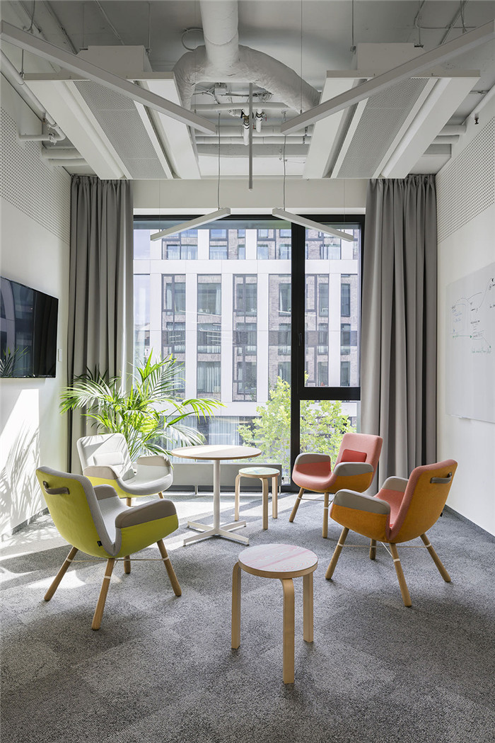 簡約北歐風體育博彩公司辦公室裝修設計方案