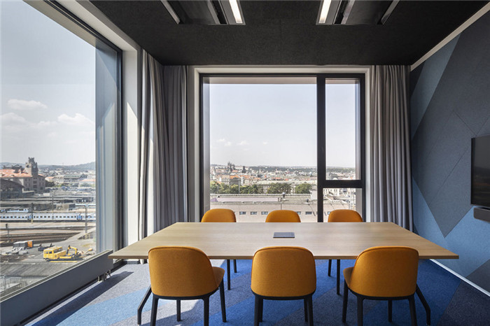 小型會議室裝修-簡約北歐風體育博彩公司辦公室裝修設計方案